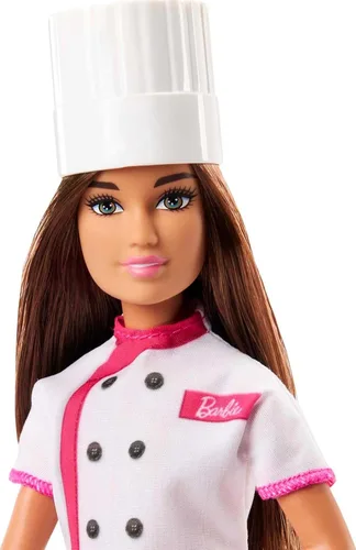Vista 4 de Barbie Muñeca y accesorios, muñeca de chef pastelero profesional con sombrero y rebanada de pastel