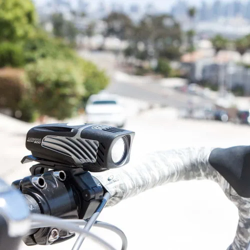 Vista 2 de NiteRider Lumina Micro 900 Luz delantera para bicicleta Vmax+ 150 Luz trasera para bicicleta Paquete combinado - USB recargable faro LED luz