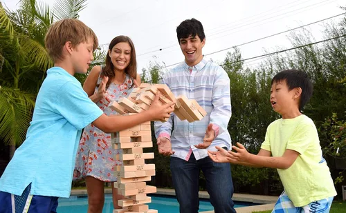 Vista 2 de Jenga gigante. Juego de madera familiar (tamaño niños. Se apila hasta más de 3 pies. Para 6 años o más)