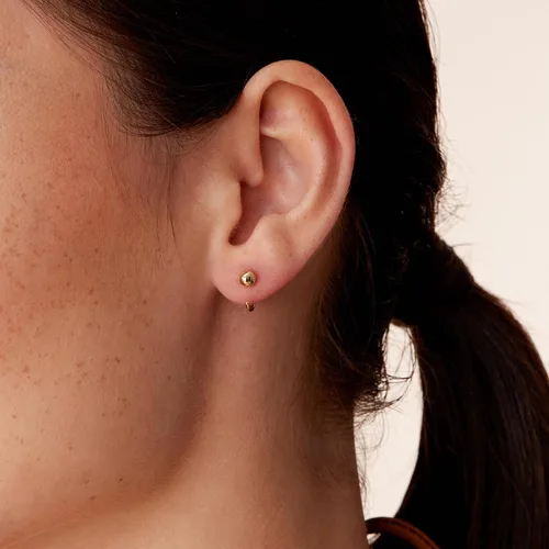 Vista 2 de PAVOI - Aretes de media aro de plata esterlina 925 Pendiente hipoalergénico minimalista pequeño para cartílago