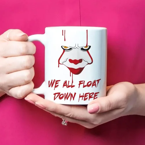 Vista 4 de Fonhark - Taza de café Pennywise, We All Float Down Here, taza de café novedosa de 11 onzas, color blanco