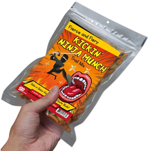 Vista 3 de Kickin' Ninja Munch Spicy Trail Mix - Divertido diseño ninja - Regalos comestibles para hombres - Mezcla picante, fabricado en los Estados Unidos