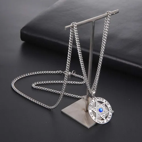 Vista 2 de LIKGREAT Jewish Star of David Necklace Israel Hebrew Inscription Megan Star Pendant Necklaces for Women Christian Jewelry Gifts