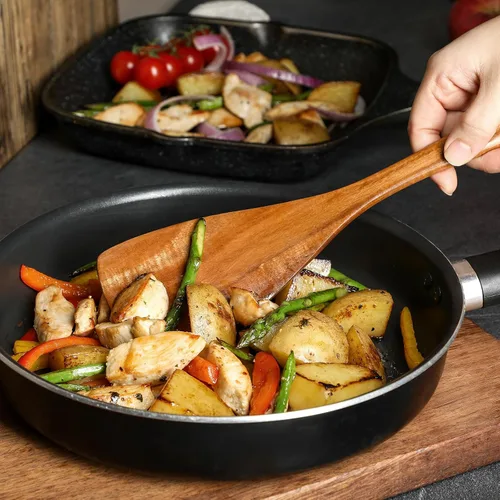 Vista 5 de Cucharas de madera para cocinar, juego de 12 utensilios de cocina de madera antiadherentes con agarre cómodo, 100% madera de teca natural