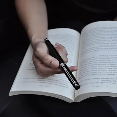 Vista 6 de Sheaffer 100. Pluma de punta estilográfica media de níquel.