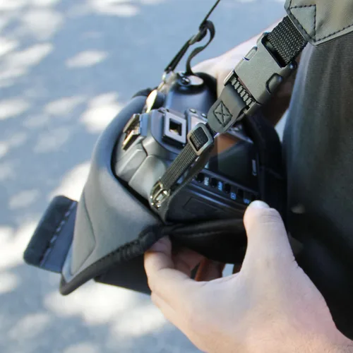 Vista 6 de USA GEAR Funda para cámara réflex digital con tecnología de DuraNeoprene, almacenamiento de accesorios y aberturas para correa – Funciona con Nikon
