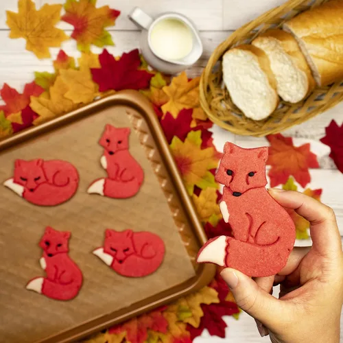 Vista 4 de Juego de 2 cortadores de galletas Fox (diseños: Fox Sleeeping and Sitting), 2 piezas - Bakerlogy
