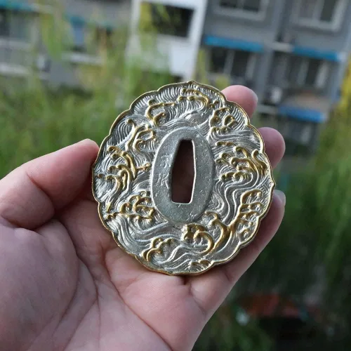 Vista 3 de Espada samurái japonesa Koshirae-Tsuba Fuchi Kashira Menuki Cobre chapado en oro