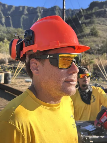 Vista 5 de IBEX The GOAT - Lentes de sol de seguridad con certificación ANSI Z87+, protección ultra UV 400, lentes de espejo y montura negra, para hombres