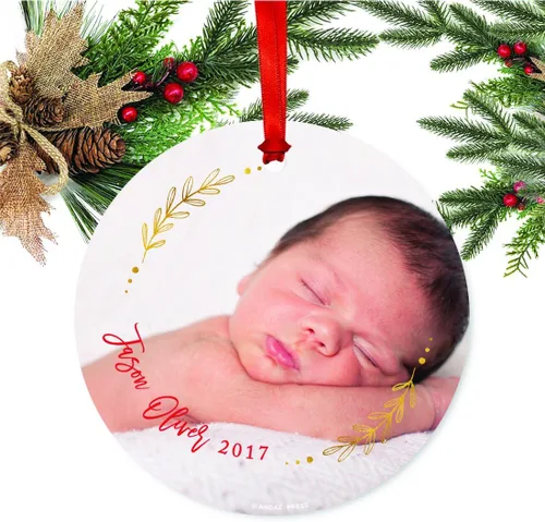 Vista 2 de Andaz Press Adorno de Navidad de metal personalizado con foto, bebé, corona dorada de vacaciones, fecha del nombre del bebé, 1 paquete, incluye