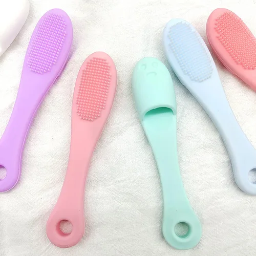 Vista 4 de Paquete de 5 cepillos de limpieza facial manual de silicona suave, cepillo limpiador facial para limpieza suave y eficaz, eliminar puntos negros