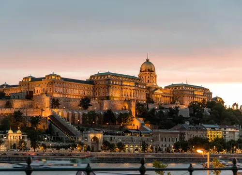 Vista 2 de Noah Jigsaw Puzzle Galería Nacional Húngara. se encuentra en el castillo de Buda 1000 piezas