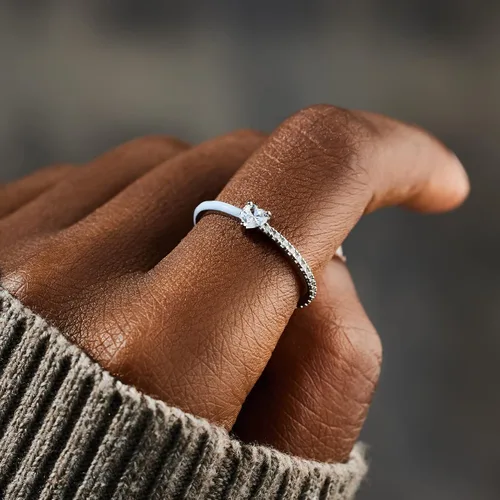 Vista 2 de Story Jewellery - Anillos de corazón para mujer, anillos de promesa de medio esmalte cortados en corazón para madre, hija, mejores amigas, chapados