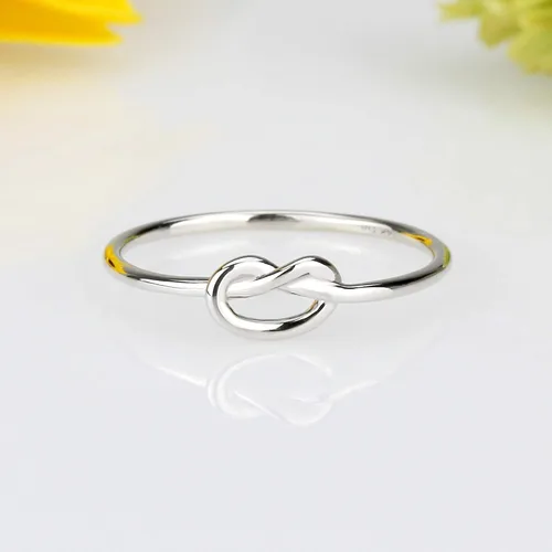 Vista 3 de Anillo de oro blanco sólido de 14 quilates de alto pulido liso oro celta nudo de amor anillo de promesa (tamaño 5 a 9)