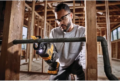 Vista 4 de DEWALT Sierra recíproca ATOMIC 20V MAX* con una sola mano, inalámbrica, solo herramienta (DCS369B)