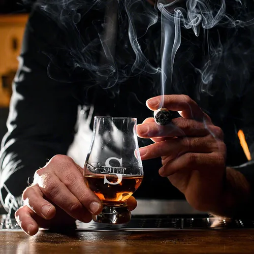 Vista 6 de Set de regalo personalizado de whisky Glencairn con caja
