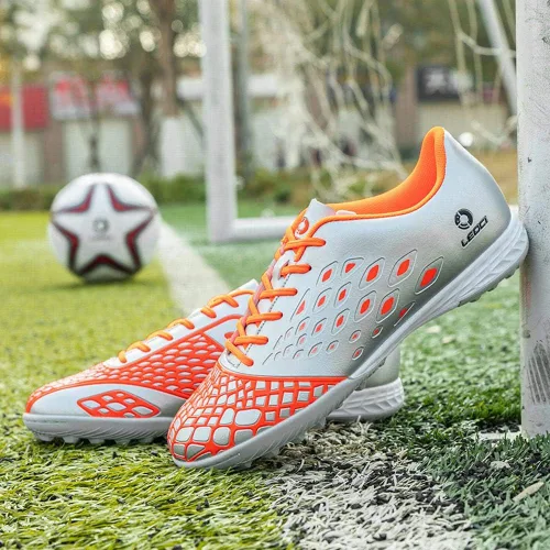 Vista 6 de LEOCI Zapatos de fútbol Suela de césped para hombres y mujeres y niños zapatos de goma en relieve duraderos para exteriores Plateadoanaranjado