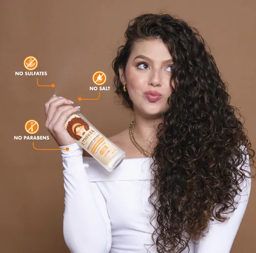 Vista 3 de ETNIKER Curl Refresher Spray. Cabello rizado y ondulado. Revive y refresca. Coco, linaza, manteca de karité y extracto de semilla de rambután
