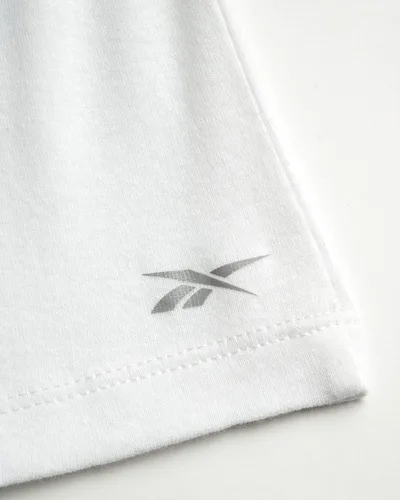 Vista 4 de Reebok Camiseta interior para niña - Camisa blanca básica suave y transpirable (paquete de 6)