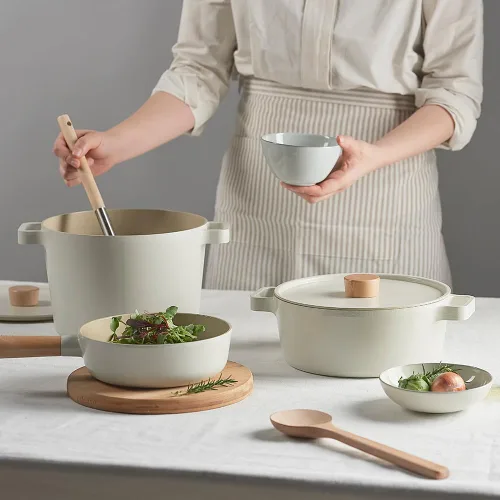 Vista 2 de FIKA - Sartén para wok con revestimiento de cerámica antiadherente de 10 pulgadas con mango de madera natural, compatible con inducción, sartén