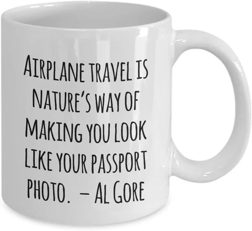Vista 2 de Taza de café clásica: el viaje en avión es la forma de la naturaleza de hacerte lucir como tu foto de pasaporte. – Al Gore- Blanco 11 oz