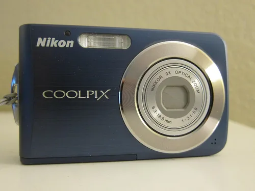Vista 2 de Nikon Coolpix S210 Cámara digital de 8 MP con zoom óptico 3x (bronce cepillado)