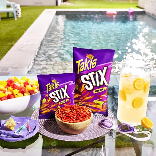 Vista 4 de Takis Fuego Stix - Palitos de maíz para aperitivos, bolsa de 9.9 onzas