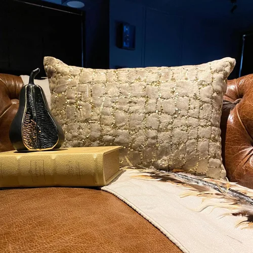 Vista 107 de The HomeCentric Fundas de almohada lumbares doradas de 12 x 14 pulgadas (11.8 x 13.8 in), de piel sintética, con diseño de animales, estilo moderno