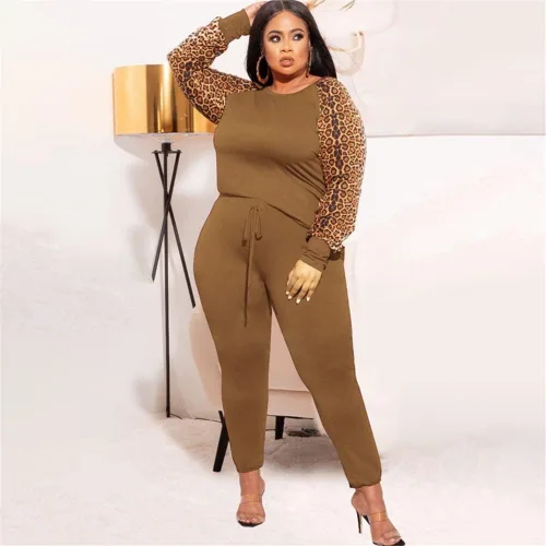 Vista 2 de MRSFITOK Plus Size Leopard Print 2 Piece Outfit for Women Sweatsuits Sets Tops and Sweatpans Sweatsuits Tracksuits