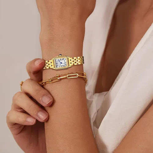 Vista 6 de Relojes pequeños de oro para mujer con funda rectangular vintage, esfera romana clásica, banda de acero inoxidable resistente al agua con cadena