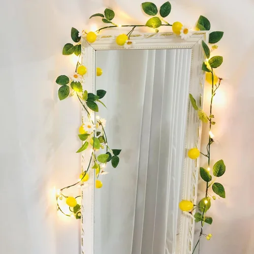 Vista 6 de Guirnalda de plantas de vid de limón amarillo, frutas artificiales, margaritas blancas, bayas con luz de hadas, funciona con pilas para el hogar