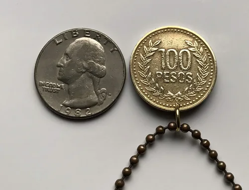 Vista 5 de 2006 Colombia 100 Pesos coin pendant Colombian flags Andean condor Bogota Medellin Cali Barranquilla Cartagena Antioquia Valle del Cauca Cúcuta
