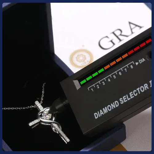 Vista 5 de Collar de cruz de moissanita para mujer, cadena flotante con colgante de crucifijo de diamante de laboratorio para hombres, joyería de cruz