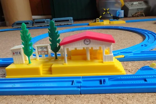 Vista 3 de Pla-rail ¡Comienza a construir pla-riel! Juego de rieles básicos.