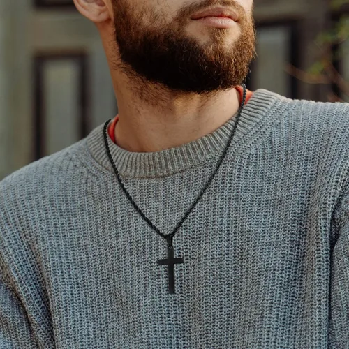 Vista 5 de LUXEJEW Collares de cruz de acero inoxidable para hombre, cadena de cuerda, collar con colgante de cruz negra, plata y oro, para hombres, niños