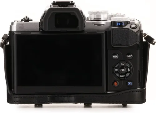 Vista 5 de MegaGear Olympus OM-D E-M10 Mark III (0.551-1.654 in) Ever Ready - Funda de piel para cámara y correa, con acceso a la batería, color negro, MG1345