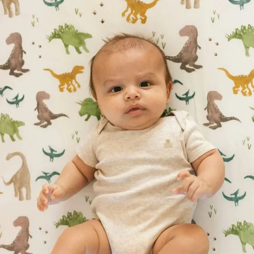 Vista 3 de Little Unicorn Sábana de cuna de punto elástico prémium Súper suave con elasticidad óptima (Dino Pals)