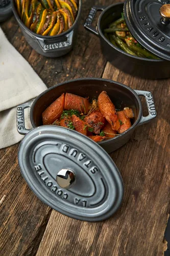 Vista 5 de staub La Cocotte Oval 40500-116 Mini Pico Cocotte Ovalada Gris 40500-116 Olla esmaltada fundida a dos manos