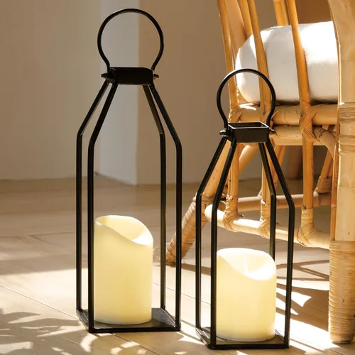 Vista 11 de Perfnique Linternas de metal con madera de pino, juego de 2 linternas de estilo casa de campo decorativas con vela sin llama impermeable