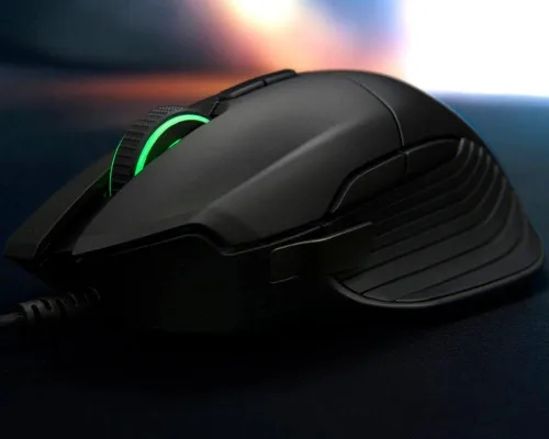 Vista 3 de Razer Basilisk Essential Gaming Mouse: Sensor óptico de 6400 DPI - Iluminación Chroma RGB - 7 botones programables - Interruptores mecánicos - Negro