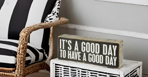 Vista 4 de Primitives by Kathy 31127 Cartel de caja recortada a rayas, 8 x 3 pulgadas, A Good Day