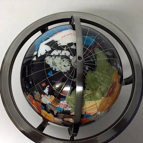 Vista 2 de GLOBO DE PIEDRA DE ÓNIX NEGRO DE 14" con soporte plateado