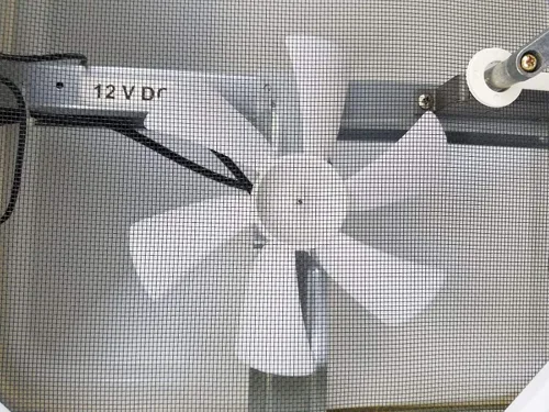 Vista 4 de Class A Customs - Ventilación de techo RV de 12 voltios de 14 pulgadas con tapa blanca estilo cuña - Masilla y tornillos 71112A-PS
