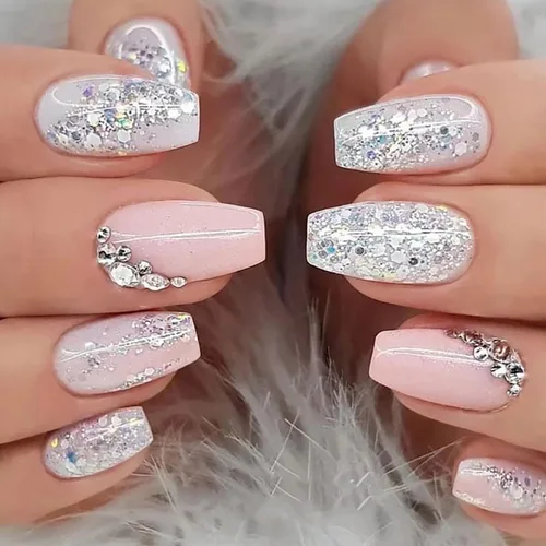 Vista 12 de Uñas postizas acrílicas artificiales con punta francesa en color nude con diseño de mariposa de cristal 3D y perla - Uñas de ataúd brillantes