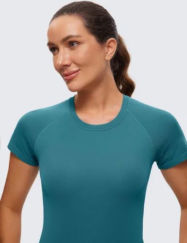 Vista 4 de CRZ YOGA Camisetas de entrenamiento sin costuras para mujer, transpirables, de manga corta, para gimnasio, correr, yoga, atléticas