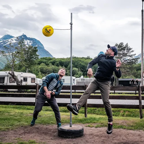 Vista 6 de Juego de Tetherball de Calidad Escolar Baden - Pelota de Tetherball de Toque Suave y Cuerda
