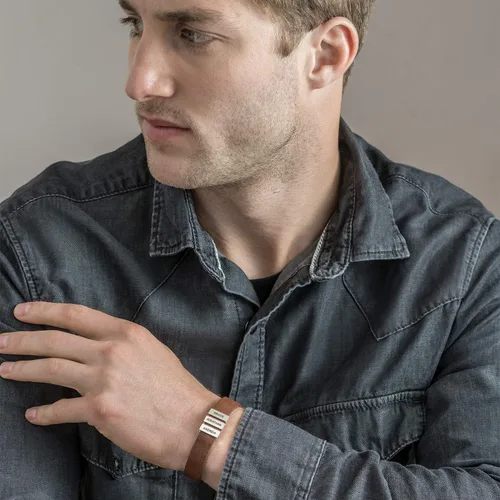 Vista 4 de MYKA - Pulsera de cuero negro para hombre con nombres inscripción en cuentas de plata personalizadas joyería personalizada para hombres marido papá