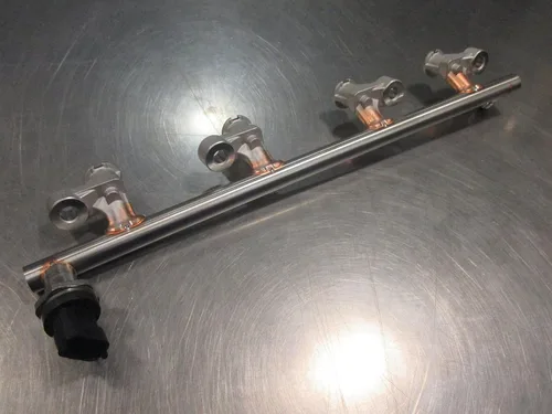 Vista 5 de Mazda 3, Mazda CX-5 y Mazda CX-3 Nuevo riel de combustible OEM PE01-13-150