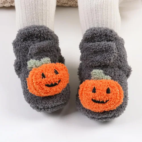 Vista 2 de COSANKIM Botas de forro polar antideslizantes para bebés recién nacidos, calcetines de invierno para niños y niñas, zapatos de cuna cálidos