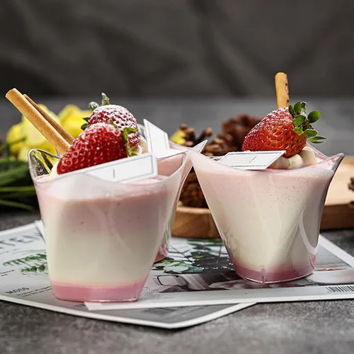 Vista 4 de Tosnail Paquete de 50 vasos triangulares de postre de 4 onzas, vasos desechables de plástico con 50 cucharas de postre de plástico